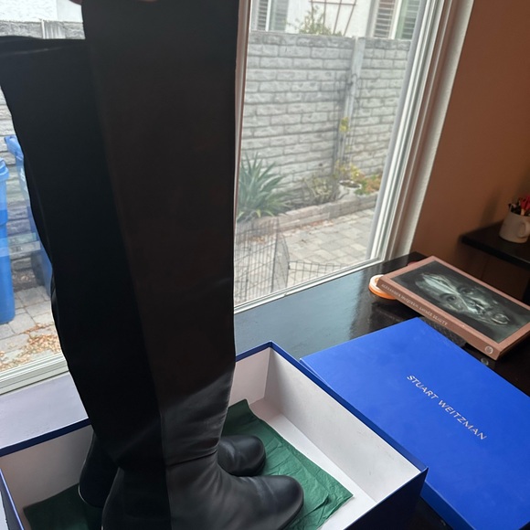 Stuart Weitzman - Picture 5 of 8